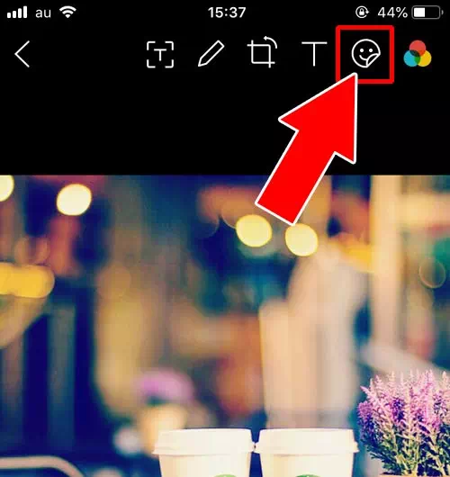 LINEスタンプを写真に貼る方法|LINEトークで画像や写真を貼り付ける方法!スタンプを写真に貼るやり方も解説